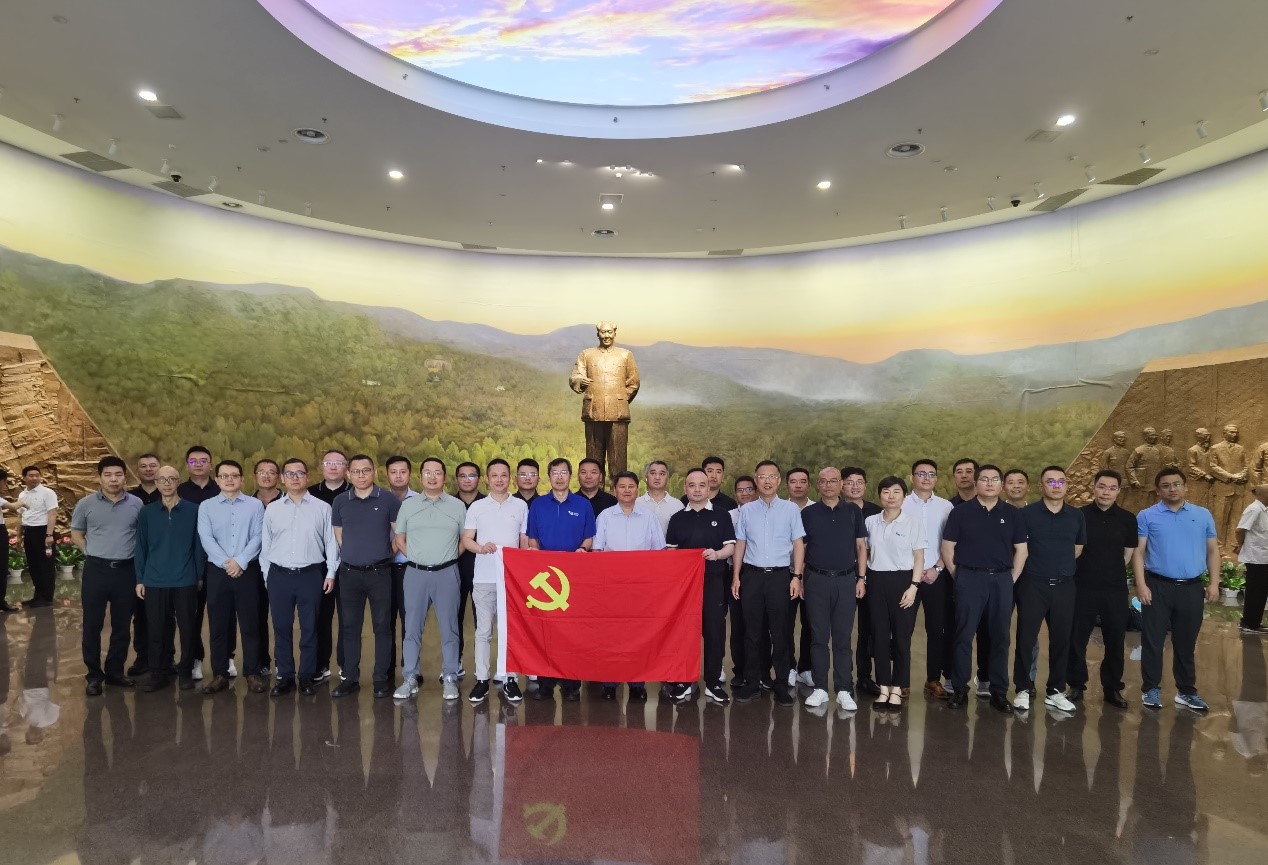 维多利亚老品牌vic控股党委组织高管职员旅行香山革命纪念馆